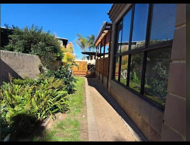 4 BEDROOM HOUSE FOR SALE IN HARTENBOS HEUWELS